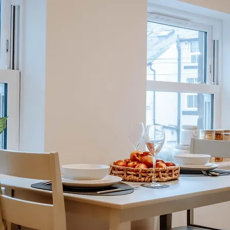 Apartment Mayfield Two - *