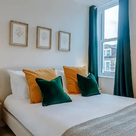 Mayfield Two - Apartment