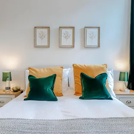 Mayfield Two - Apartment *