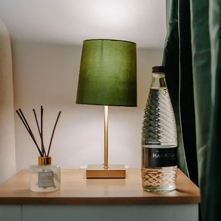 Apartment Mayfield Two - *