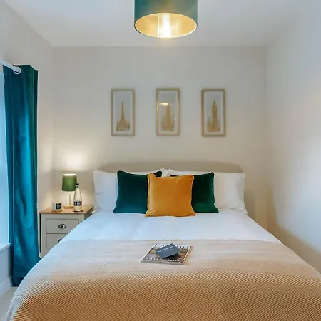 Mayfield Two - Apartment