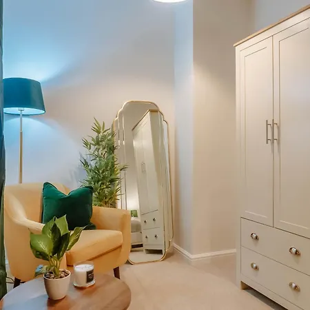 Mayfield Two - Apartment