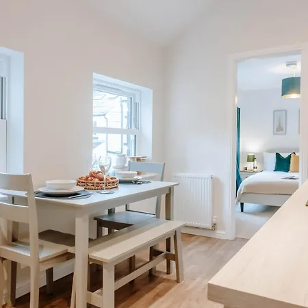 Mayfield Two - Apartment
